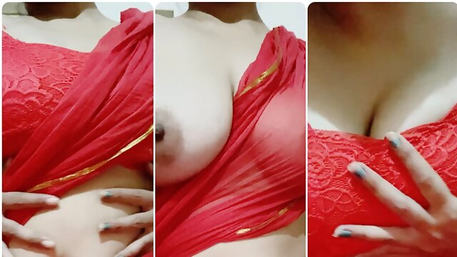 Boobs show in sexy red saree yammy