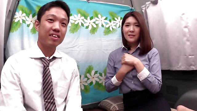We Interviewed Male and Female Office Workers During Their Lunch Break. Yuta (25) and Saori (25)