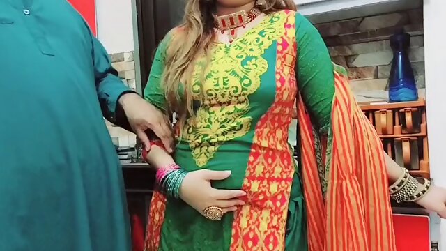 Desi wife has real sex with husbands friend with clear Hindi audio - Hot Talking
