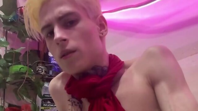 Warm teenie bathroom joy