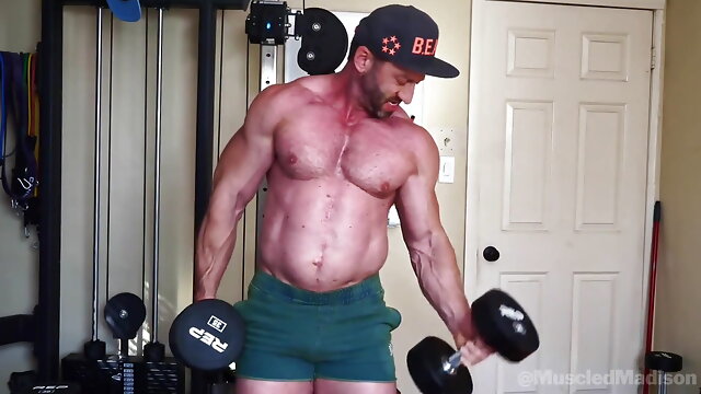 Pumping Muscle Gay