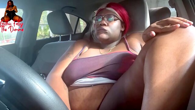 Ebony BBW loves playing with her pussy in her car