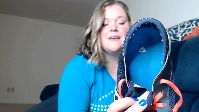 Goddess Lisa Lux – Worshiping My Gym Shoes and Socks