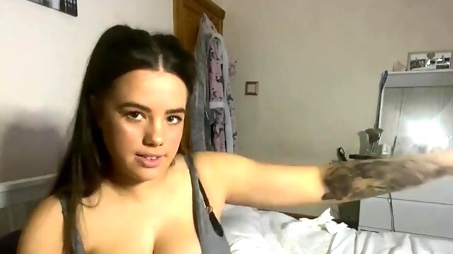 UK Thick Thot Plays & Chats - Big ass and big natural tits solo on webcam