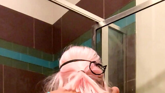 Yaboy8989 rides 8 inch dildo 