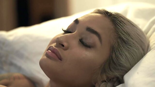 Avery Black enjoys while being fucked in the bedroom - HD