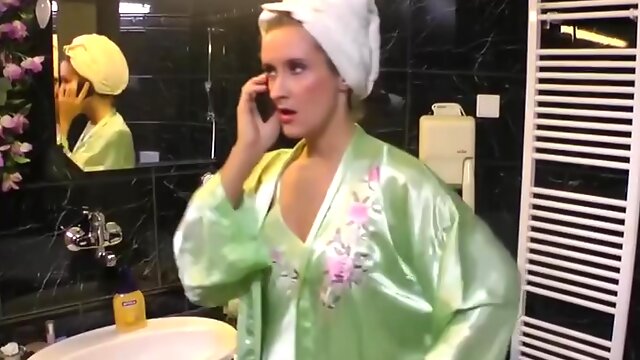 Bathroom Lesbian Amateur