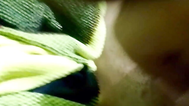 Batendo e jorrando leitinho 