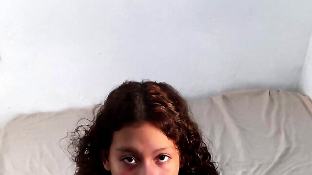 Skinny Webcam, Latina