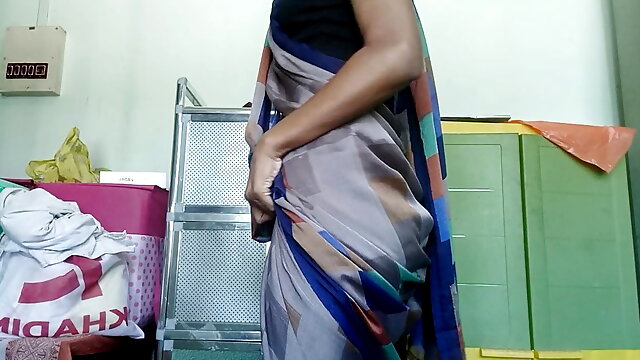 Hot girl in saree 