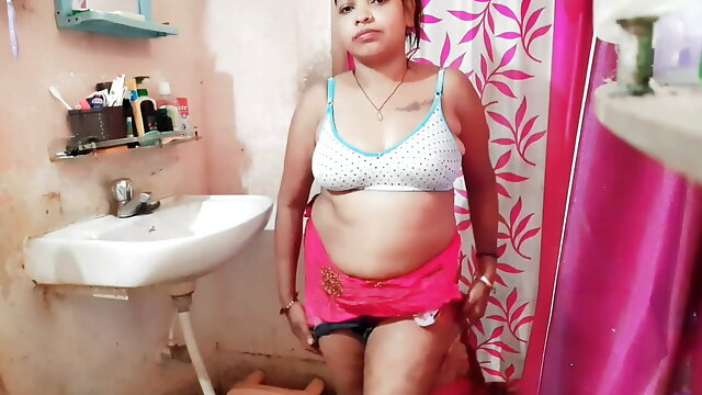 Indian Housewife Sexy Show 1