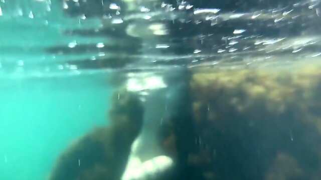 Girl Underwater, Sea