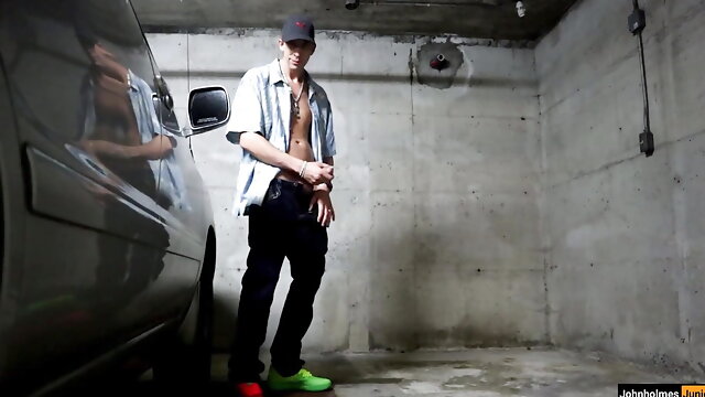 Johnholmesjunior does a super risky solo show in busy vancouver parkade parking lot