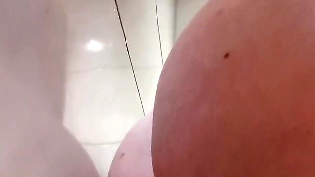 Milf big lips dildo in shower big tits