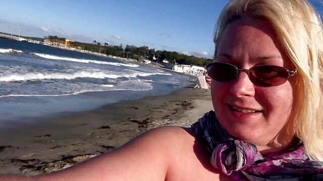 Bikini Piss, Spandex Milf, Beach