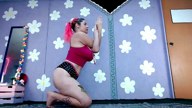 MILF Yoga Workout Live Streaming Latina Big Tits Nip Slip