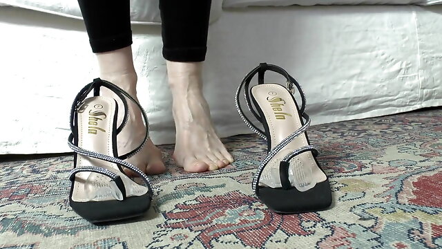 Sexy Sandals Fitting with and Without Silicone Pads
