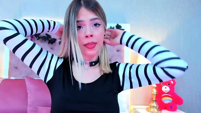 Gorgeous Schoolgirl Brings Her Pussy To Orgasm