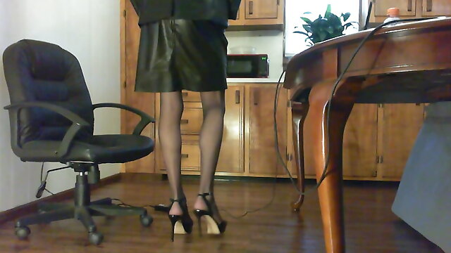 Sissy Crossdresser High Heels, Pantyhose Cumshot