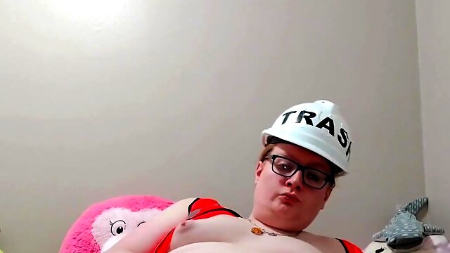 Oh yeah, shes forklift certified~