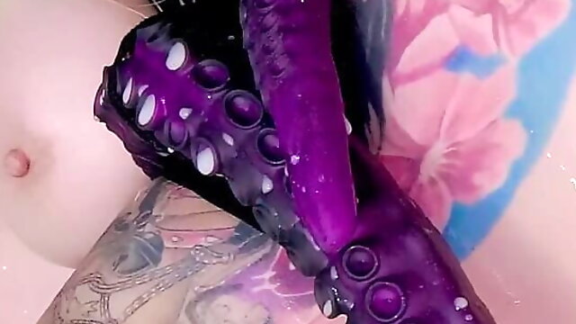 Lustful tentacles stretch Vampire holes for Halloween