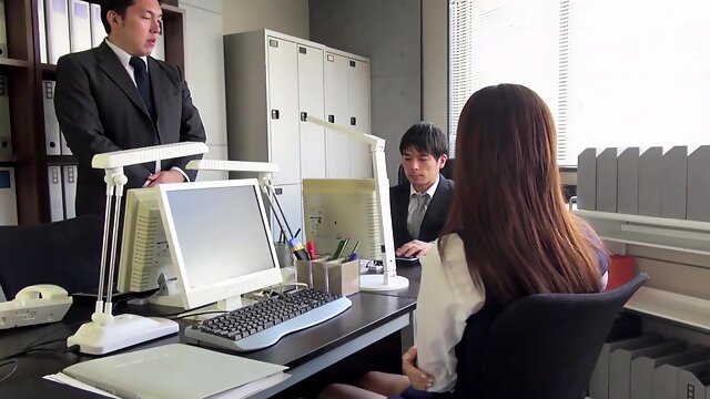 Yura Hitomi takes on multiple dicks