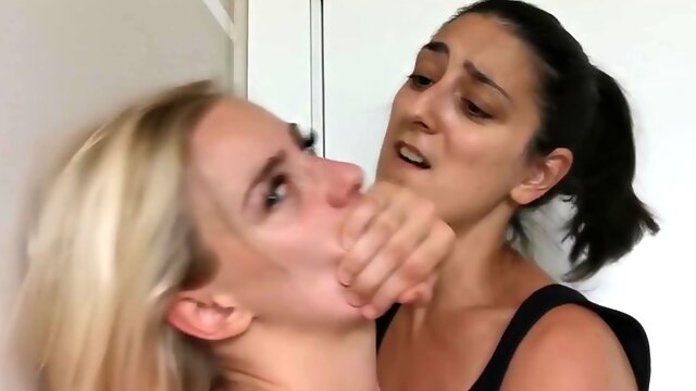 Femdom Smother, Smother Lesbian