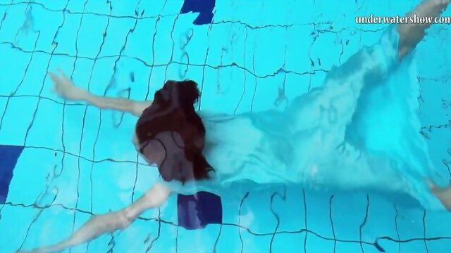 Femmes swimming pool teen (18+) clip