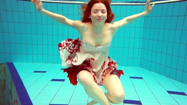 Underwater Show featuring tootsies solo female sex