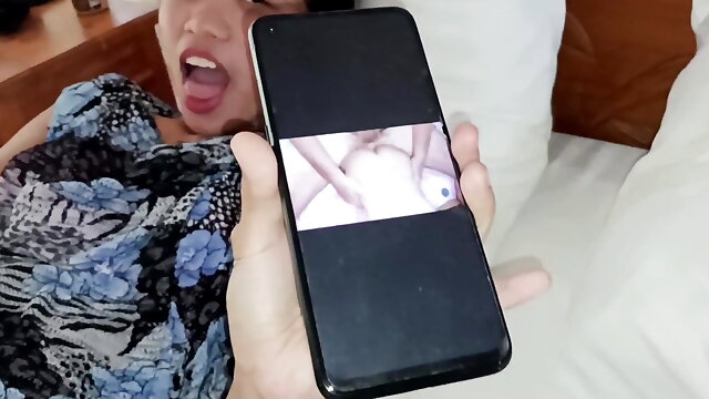 Watching Porn on Phone and Fingering Herself - Sucking Dick and Swallows Sperm