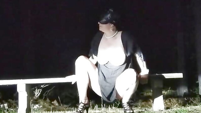 Bdsm Extrem, Pissen Skirt, Outdoor Pissing In Mouth
