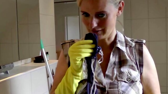 Fucked the horny cleaning lady - this is how household work works