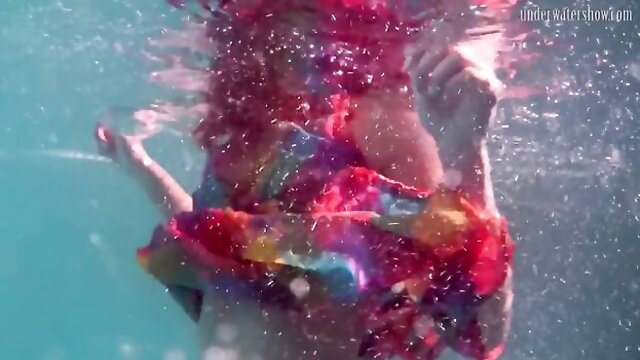 Underwater Show featuring Nikitas babe video