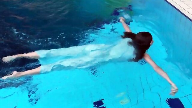 Glamorous female - teen (18+) video - Underwater Show