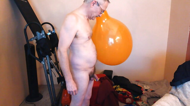 Balloonbanger Video #100 - Sit Pop Giant Balloons  (Reissue)