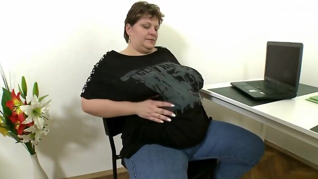 Belly Mature Big Tit