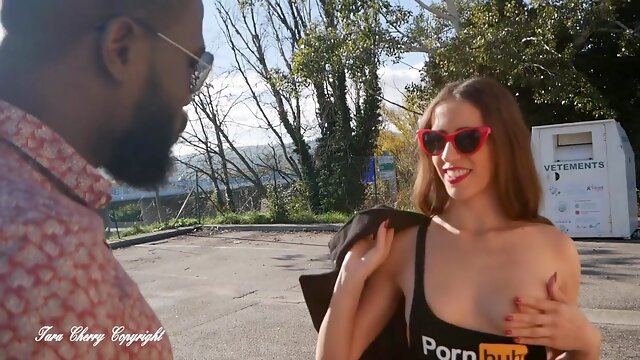 Tara Cherry X - Je Mexhibe Sur un Parking Avec Mon Bod - Amateur Porn