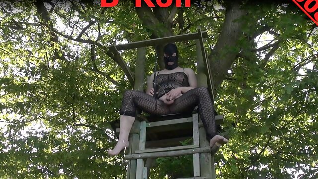 B-Roll: Pee 007 - Both uncut single-cam footages of me peeing in public from deerstand. Exhibitionist Tobi00815