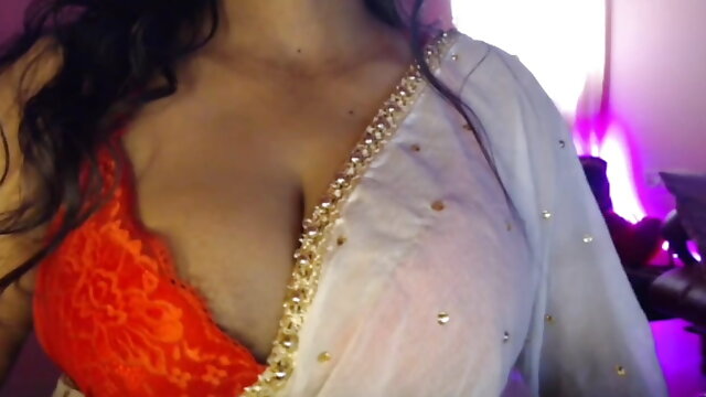 Desi sexy Bhabhi shows big boobs through bra and does nipple rubbing.