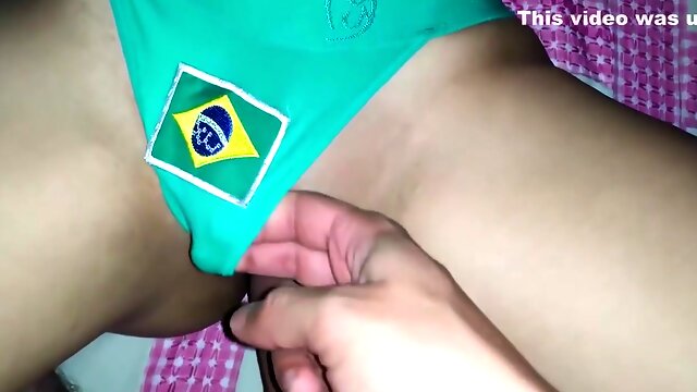 Hermanastra Brasilena Cabalga Mi Polla, Le Gusta Sin Condon Pero Me Hace Terminar Con Su Mano, Video Casero 11 Min