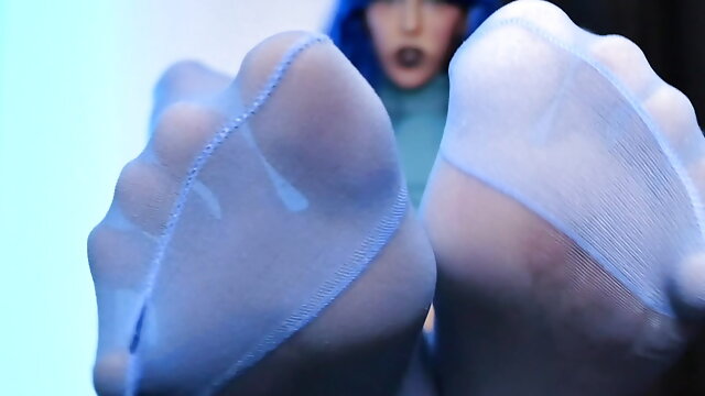 Worship and sniff my blue feet - femdom goddess blue stockings sensual domination italian mistress Rebecca Diamante sole foot