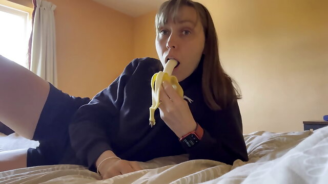 I love sucking on bananas