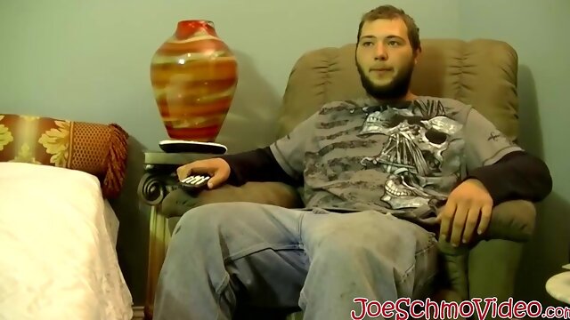 Straight dude watches TV while he gets sucked off by Joe