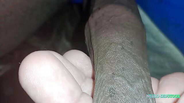 Showing my dick to my cousin, can't show him the site does not let.