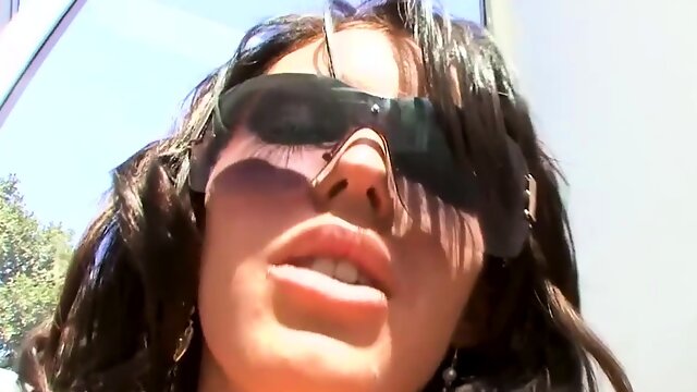 Bosomy MILF pussyfucked in closeup POV