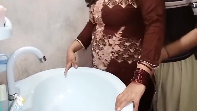 Caught Step Mom Cleaning The Washroom And Romanced Her - Video Talk In Hindi Audio
