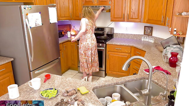 Free Use Mom, Mom In Kitchen, Curvy Creampie
