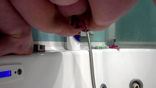 Mature Pussy Pissing in the Bath. Chubby MILF Takes off Her Dirty Panties and Urinates. Amateur Fetish. PAWG.