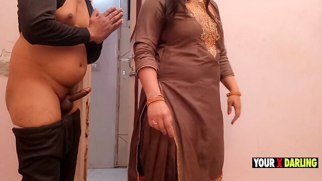 Punjabi Jatti caught bihari masturbate in her bathroom and punish him