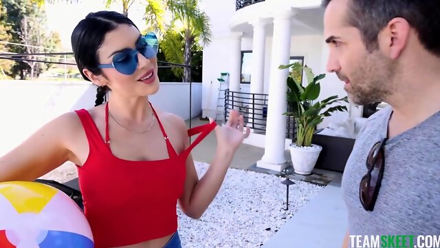 Curves Worth Remembering With Queenie Sateen